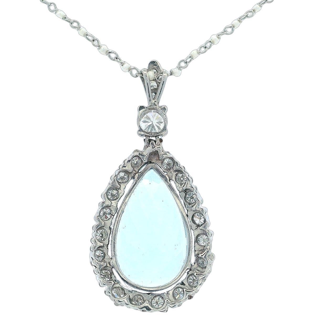 Taglio a goccia Collana con ciondolo in platino Art Déco con acquamarina, diamanti e perle in vendita