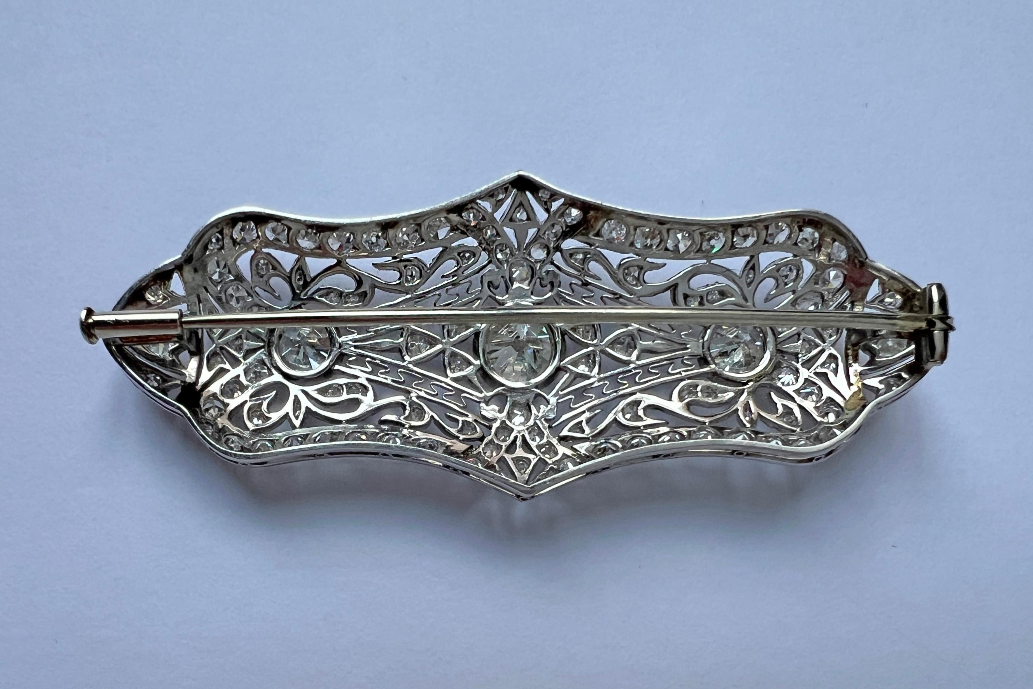 Platin-Plakettenbrosche im Art déco-Stil mit Diamanten im Altschliff und huit-huit-Schliff  für Damen oder Herren im Angebot