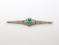 Art Deco Platinum Princess Emeralds Diamonds Brooch, 1920