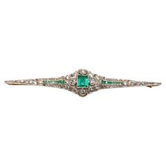 Art Deco Platinum Princess Emeralds Diamonds Brooch, 1920