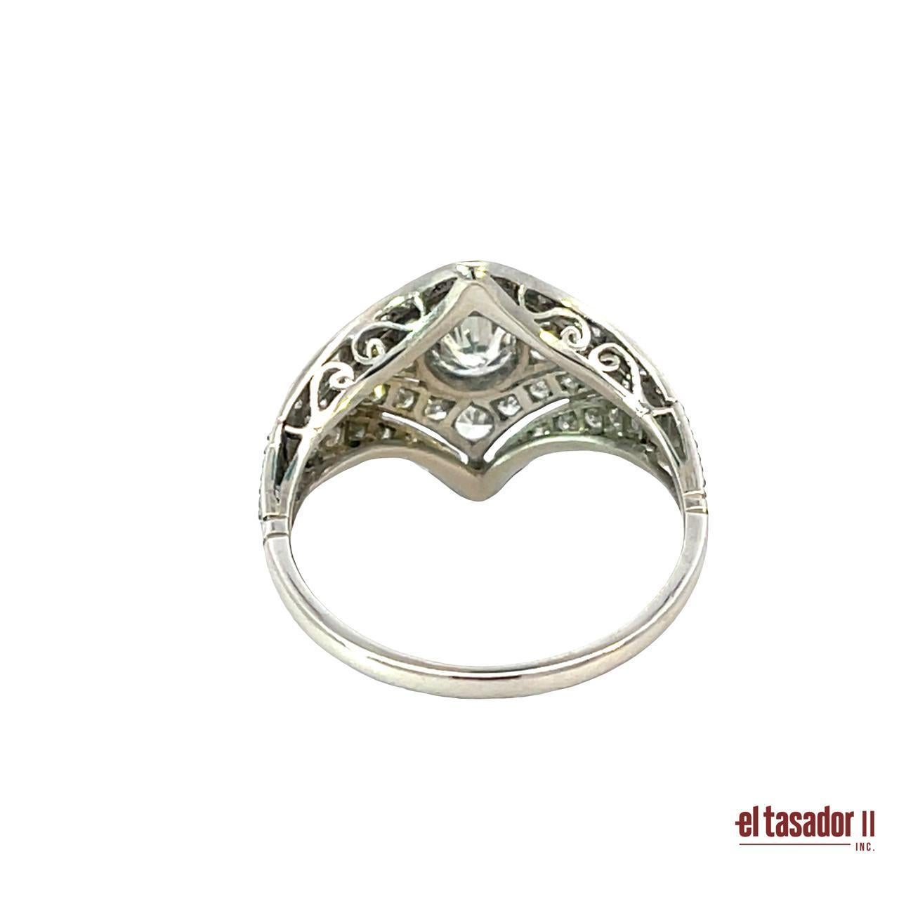 Art Déco Anello Art Deco in platino con diamante centrale da 0,38 carati e accenti di diamante in vendita