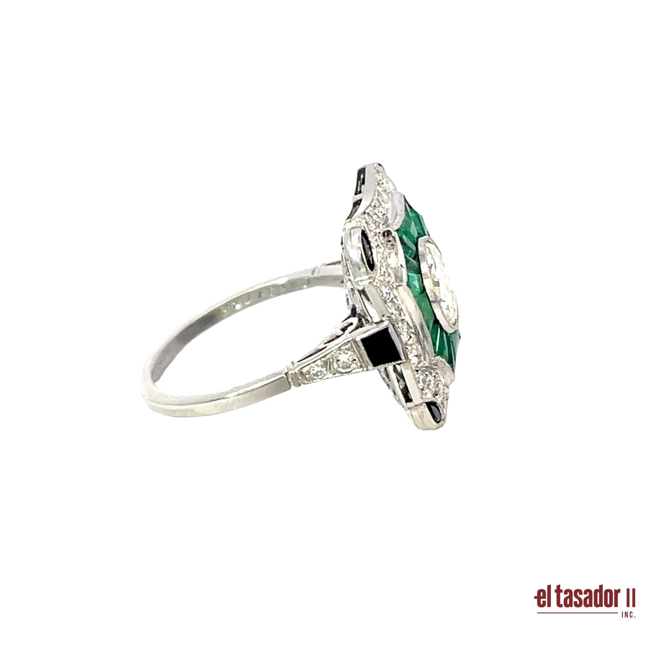 Anillo Art Déco de platino con diamantes de 1,08 ct + 0,68 ct y esmeraldas de 3,50 ct Art Decó en venta