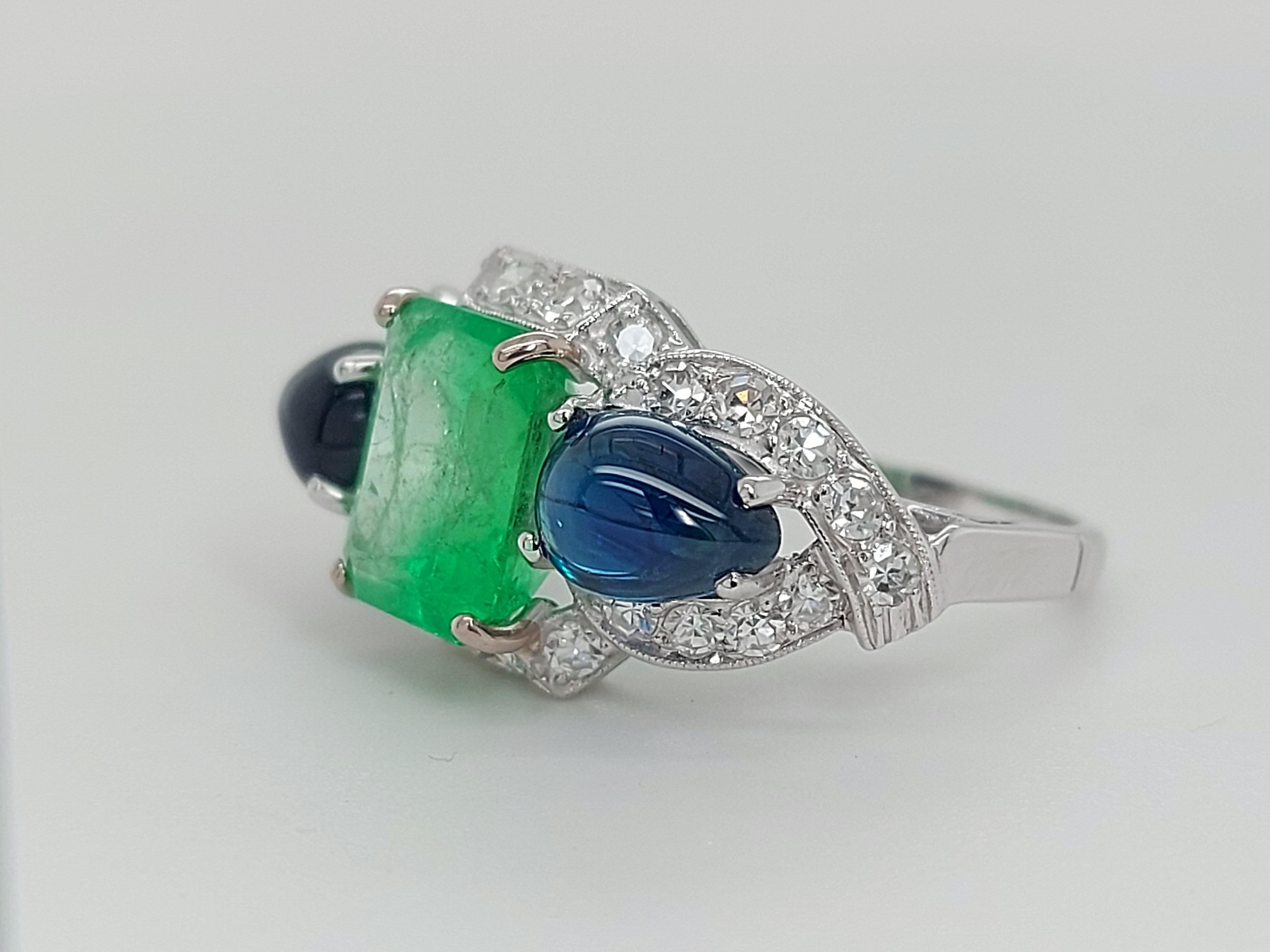 Art Deco Platinum Ring with 2.60ct Colombian Emerald, 2.5ct Sapphire, Diamonds In Excellent Condition For Sale In Antwerp, BE