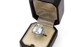 Art Deco platinum ring with aquamarine 5.00 carats and diamonds, 1930s.