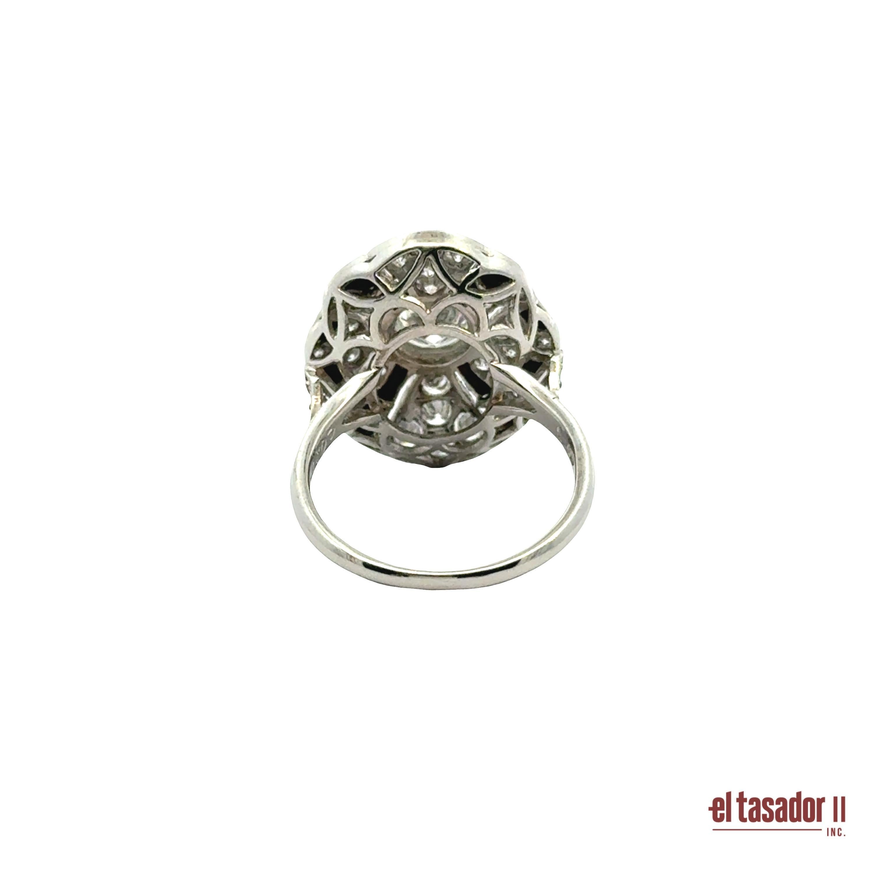 Art Deco Platinum Ring with Diamonds and Onyx In New Condition For Sale In Aventura, FL