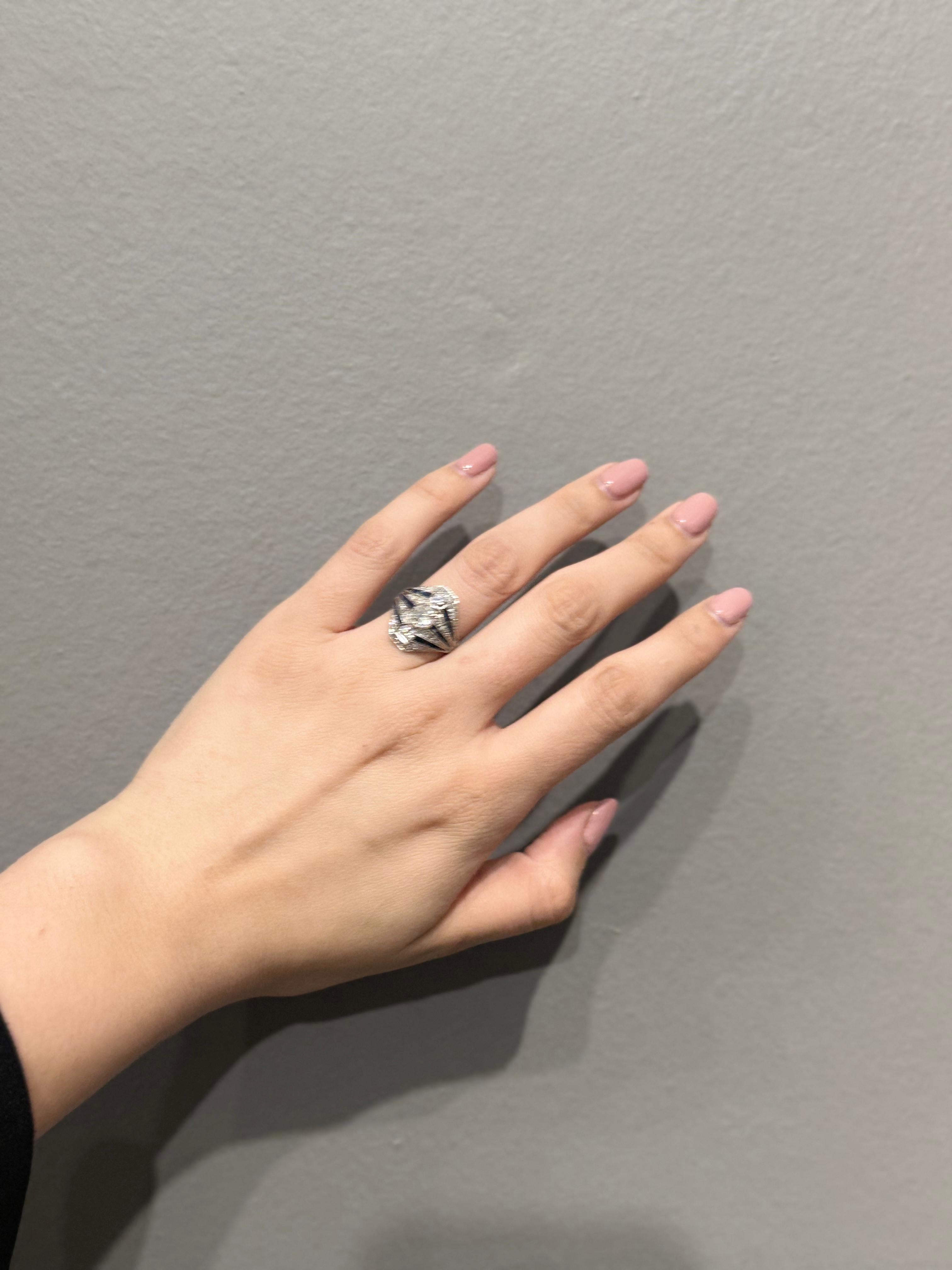 Anello Art Deco in platino con diamanti e zaffiri - 7,9 g in vendita 1