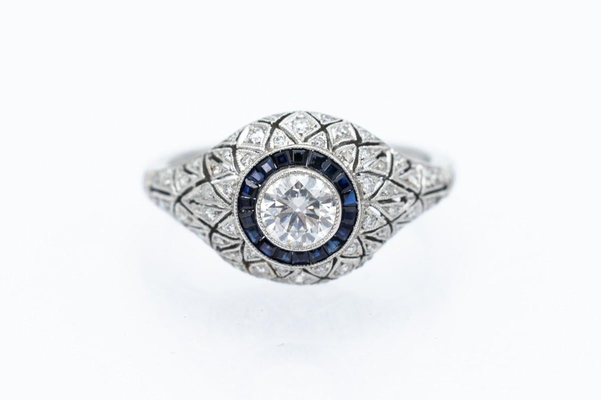 Art Deco platinum ring with 0.45ct diamond and sapphires, circa 1930s. For Sale 2