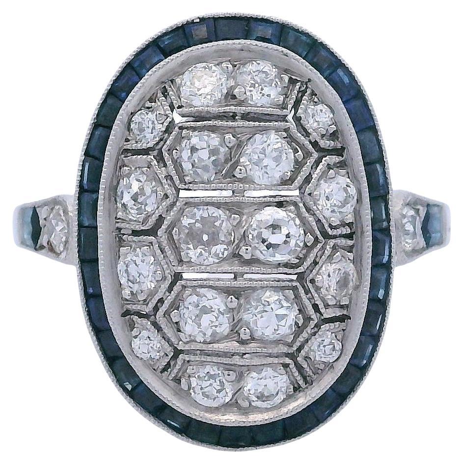 Art Deco Platinring mit Diamanten und Saphiren im Angebot