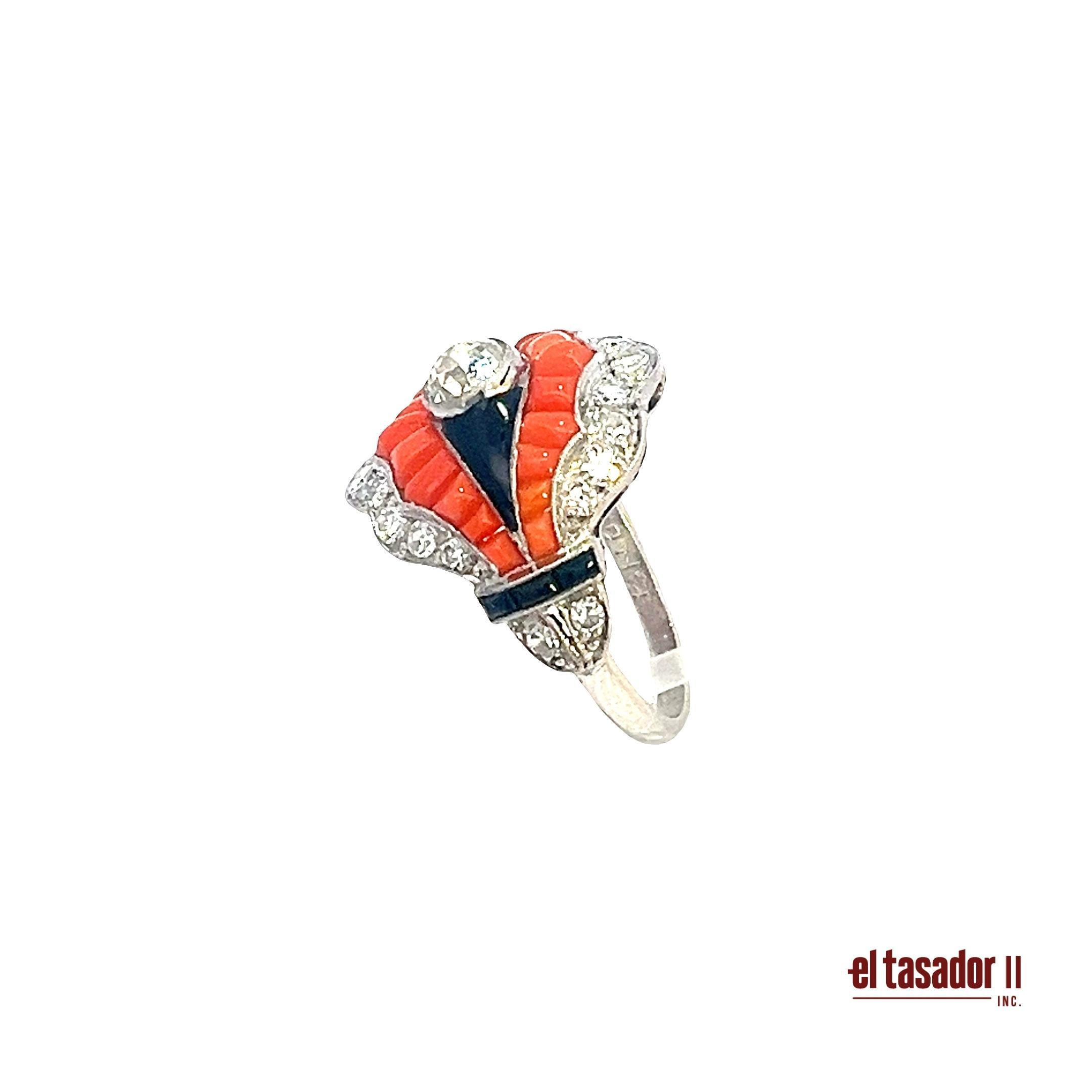Taglio brillante Anello Art Deco in platino con diamanti, corallo, onice e smalto in vendita