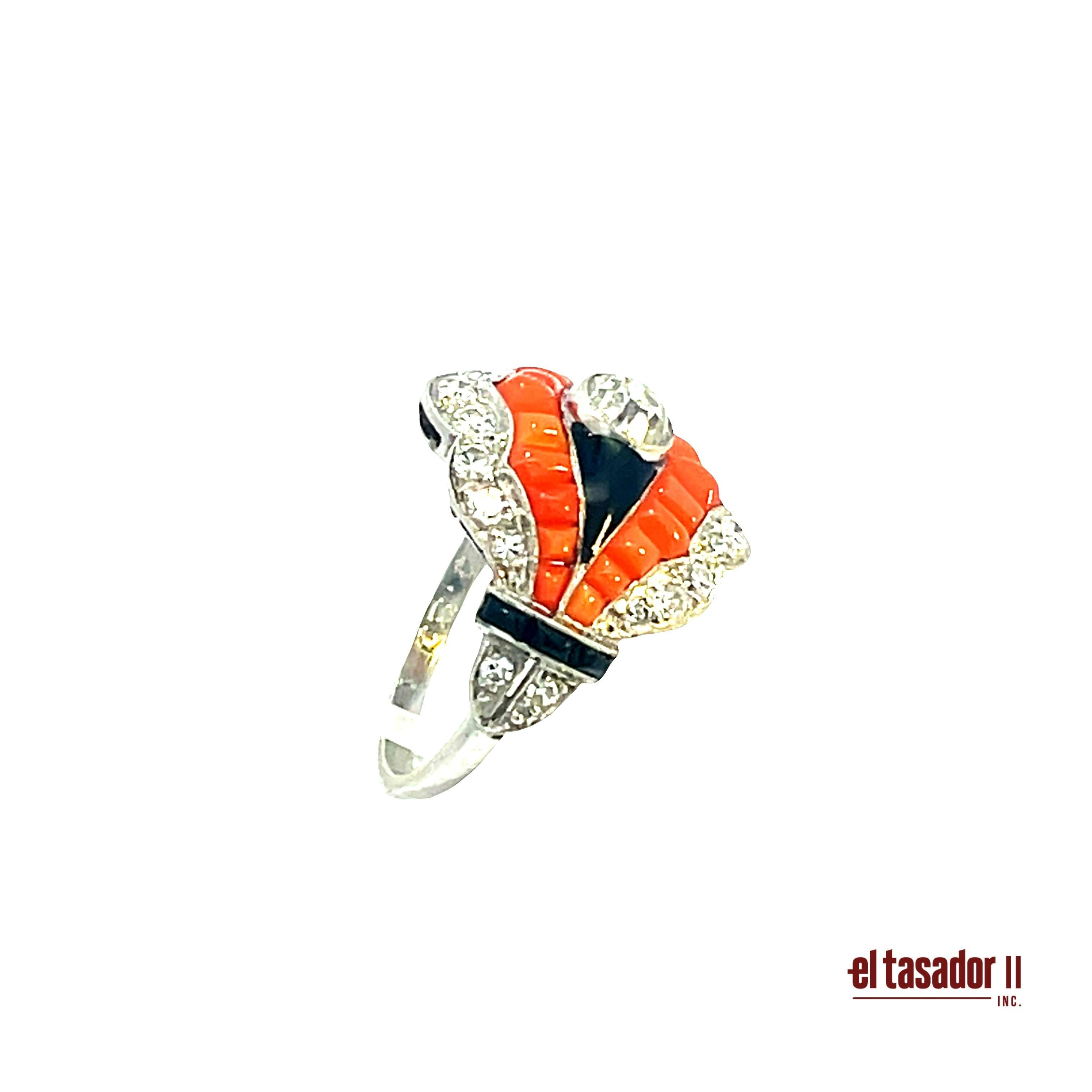 Anello Art Deco in platino con diamanti, corallo, onice e smalto In condizioni Nuovo in vendita a Aventura, FL