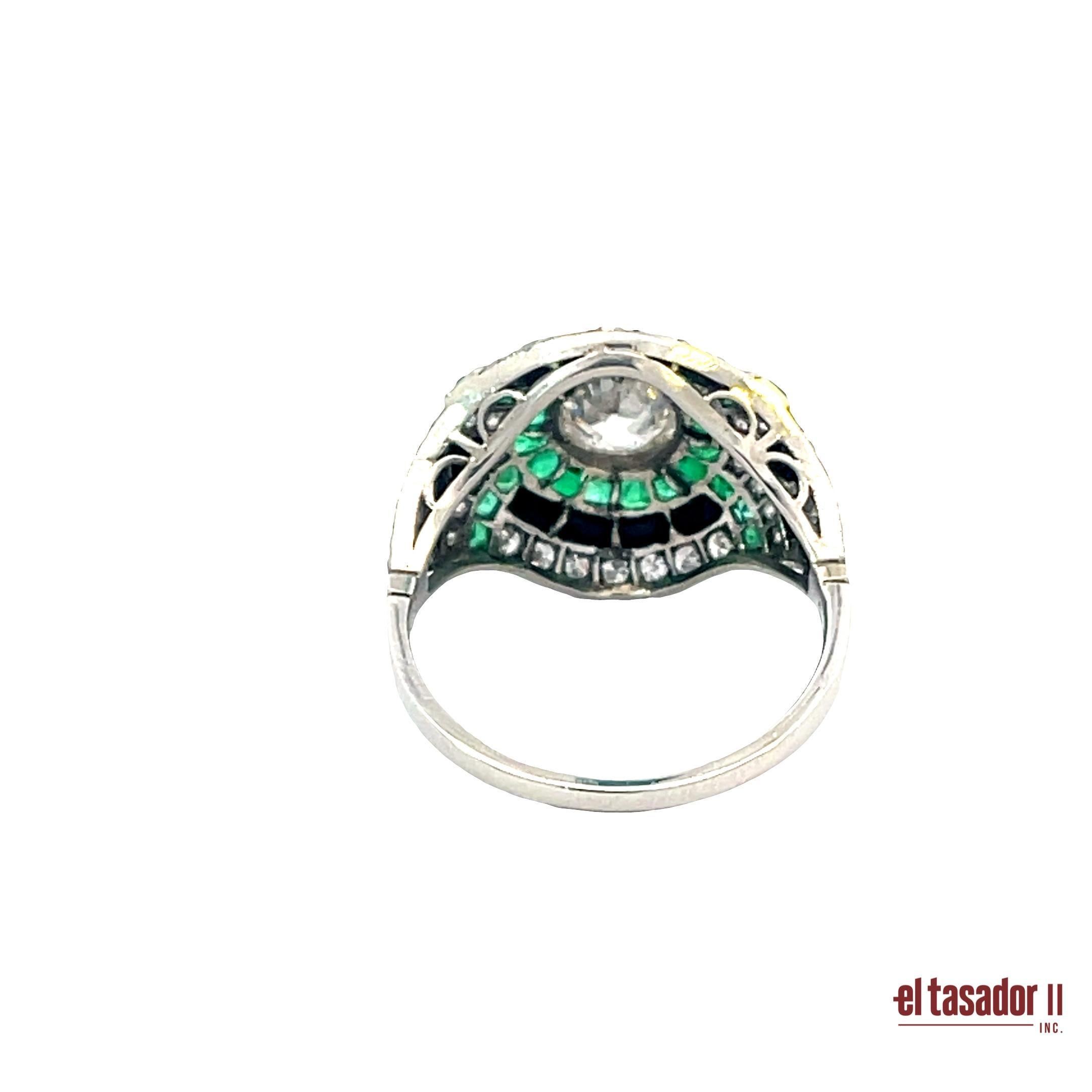Anillo Art Decó de Platino con Esmeraldas, Ónix Negro y Centro de Diamantes en Nuevo estado para la venta en Aventura, FL