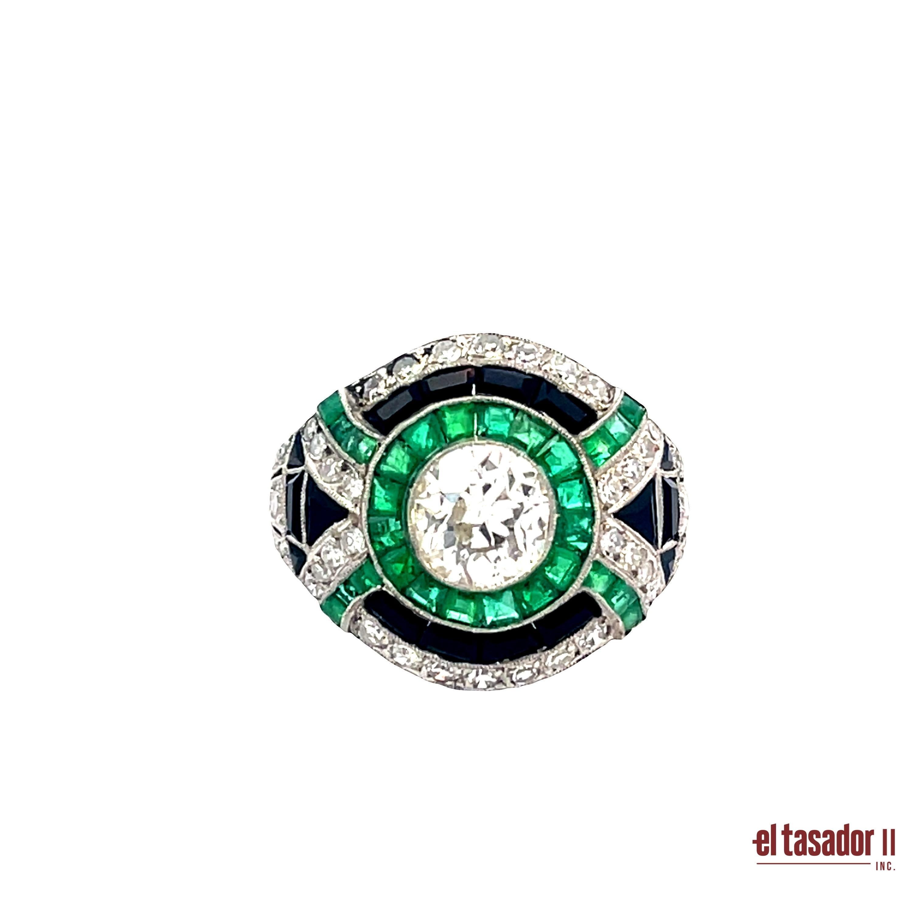 Anillo Art Decó de Platino con Esmeraldas, Ónix Negro y Centro de Diamantes en venta 2