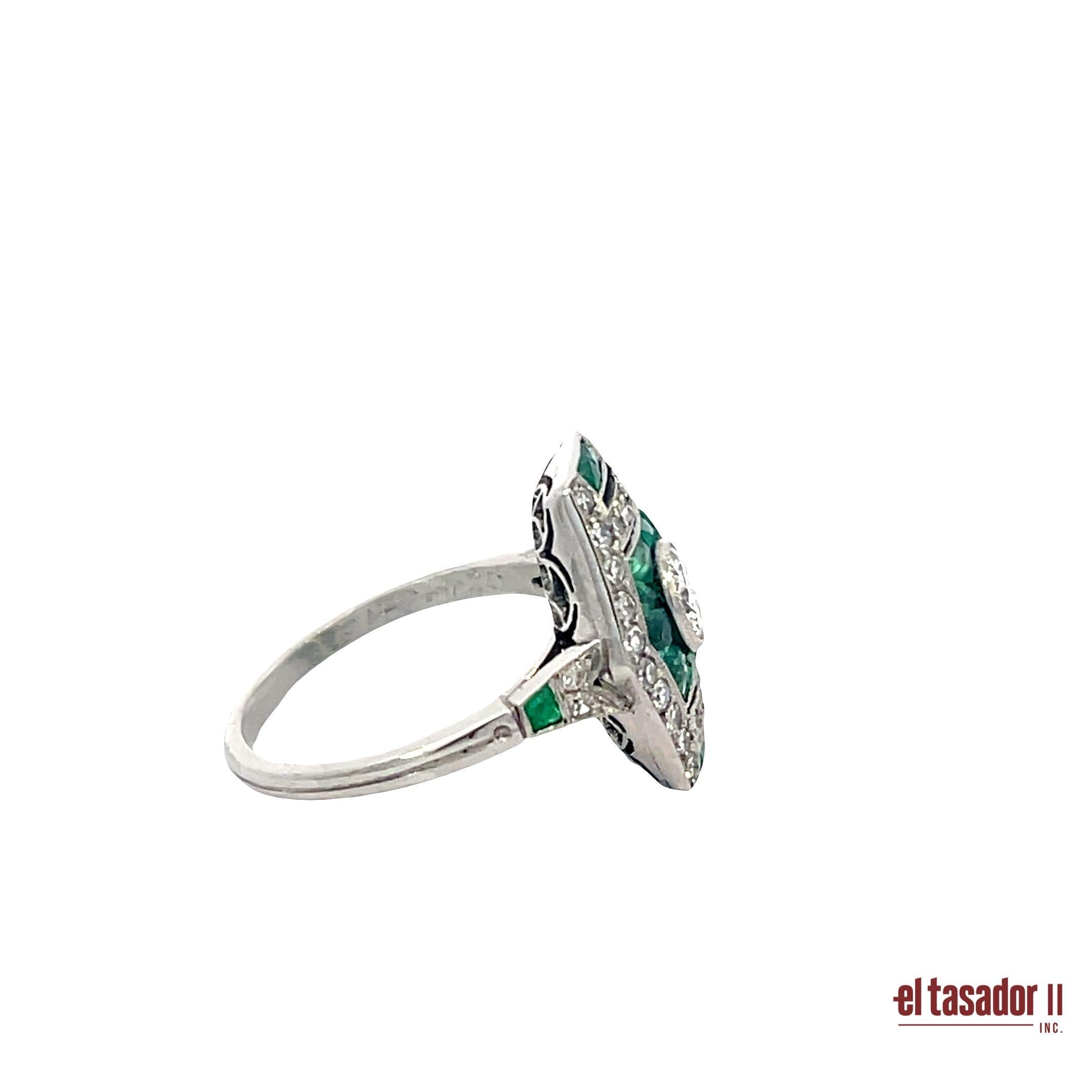 Taille brillant Bague Art déco en platine avec émeraude hexagonale et diamant en vente
