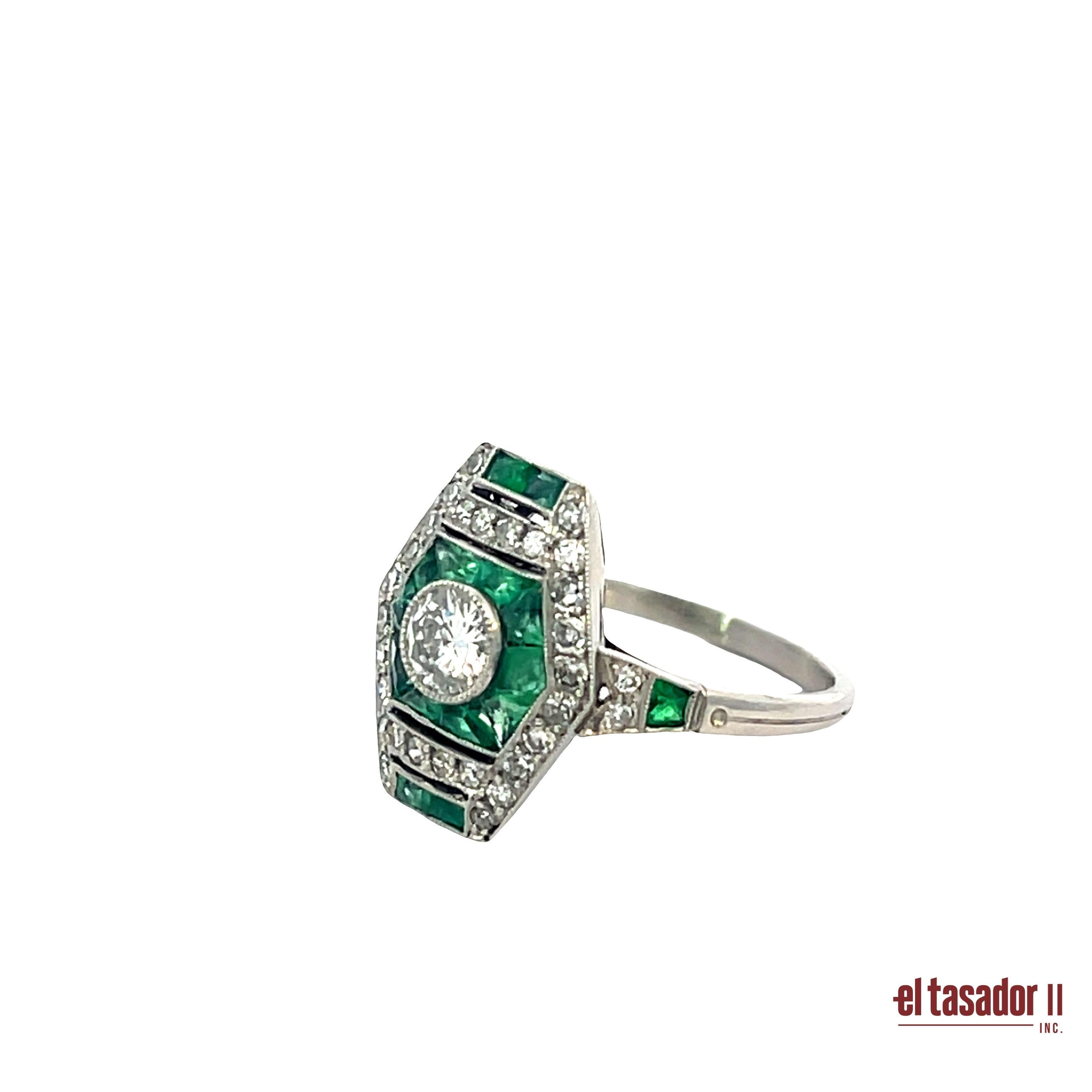 Bague Art déco en platine avec émeraude hexagonale et diamant Pour femmes en vente
