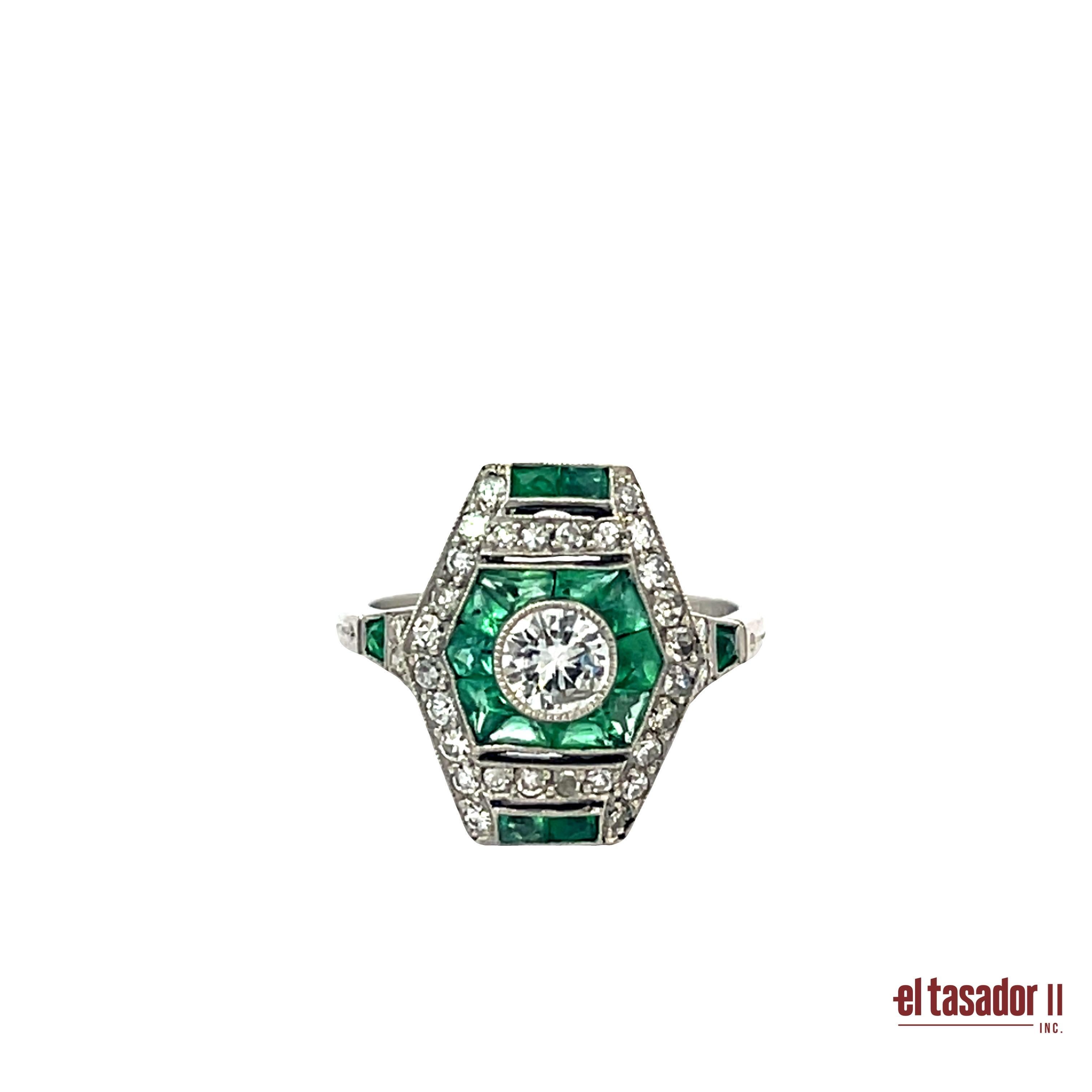 Bague Art déco en platine avec émeraude hexagonale et diamant en vente 2