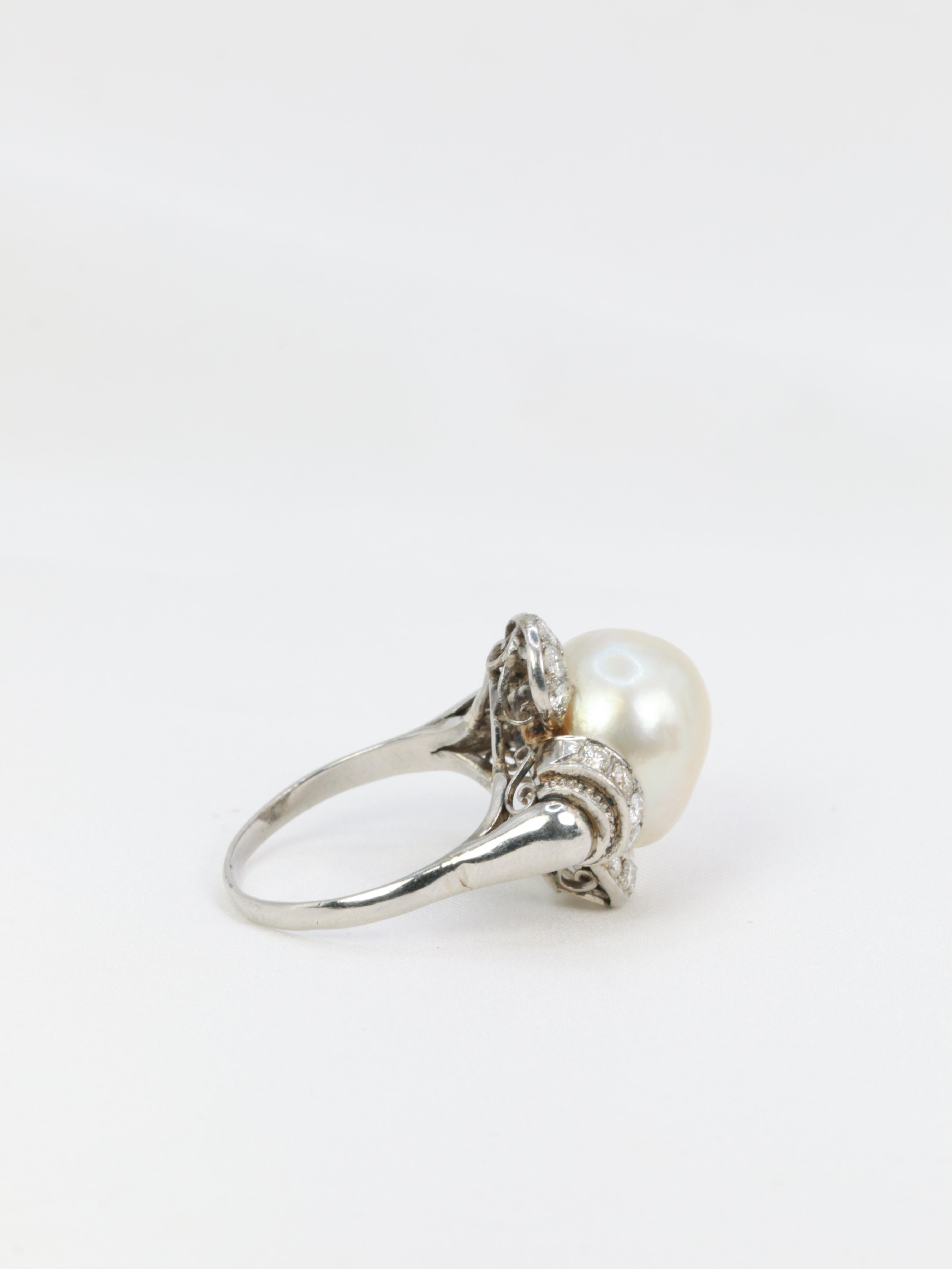 Art-Deco platinum ring with natural pearl and diamonds In Good Condition For Sale In PARIS, FR