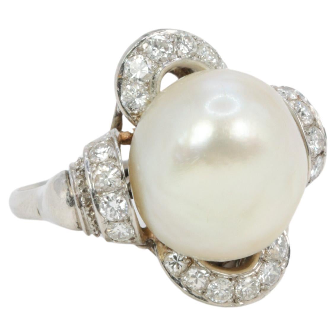 Art-Deco platinum ring with natural pearl and diamonds For Sale