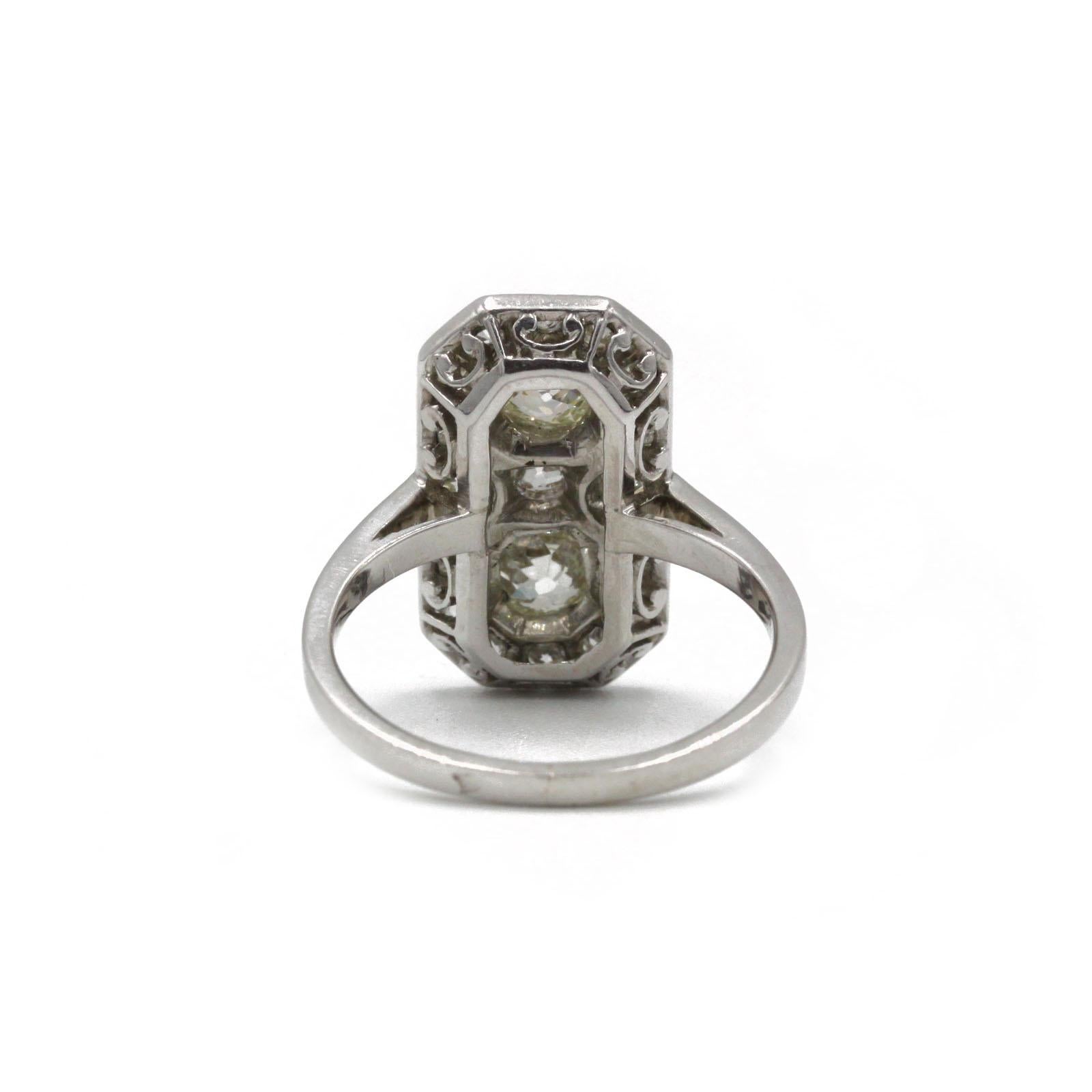 Bague Art-Déco en platine avec diamants taille ancienne - Elegance des années 1920 Pour femmes en vente