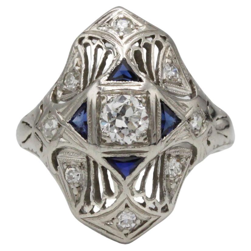 Anello Art Deco in platino con diamanti e zaffiri taglio antico