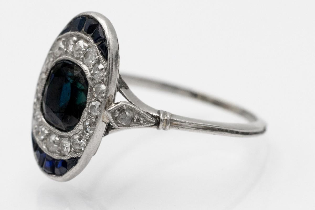 Anello Art Deco in platino con zaffiri e diamanti 1920/1930 circa In condizioni buone in vendita a Chorzów, PL