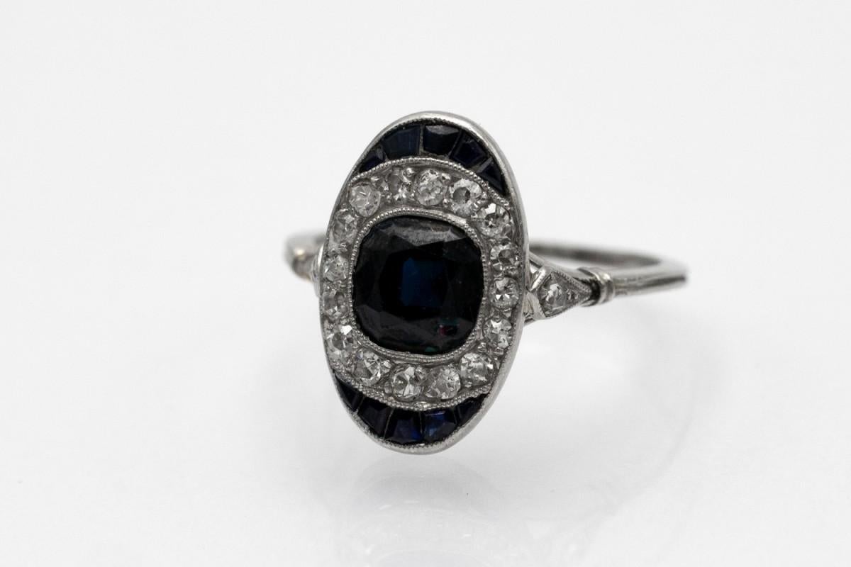 Donna Anello Art Deco in platino con zaffiri e diamanti 1920/1930 circa in vendita