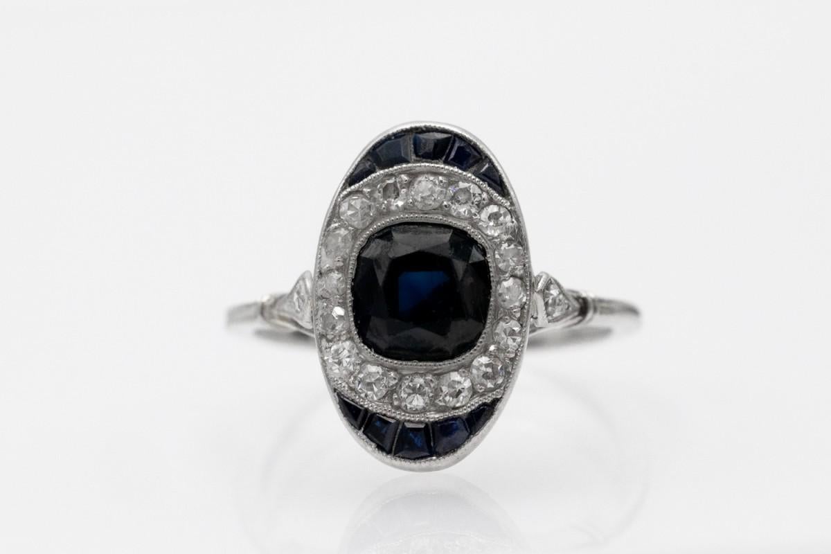 Art Deco platinum ring with sapphires and diamonds circa 1920/1930
