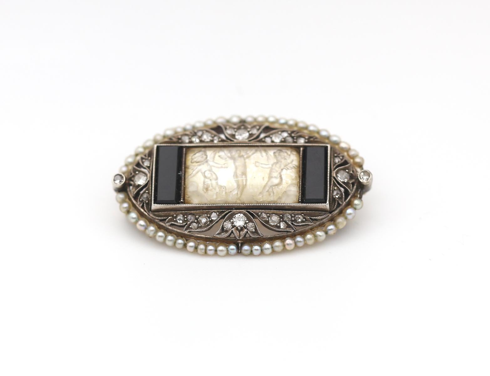 Art Deco Platinum Rock Crystal Mother of Pearl Brooch Boxed, 1910 In Good Condition In Herzelia, Tel Aviv