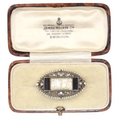 Spilla Art Deco in platino, cristallo di rocca e madreperla, in scatola, 1910