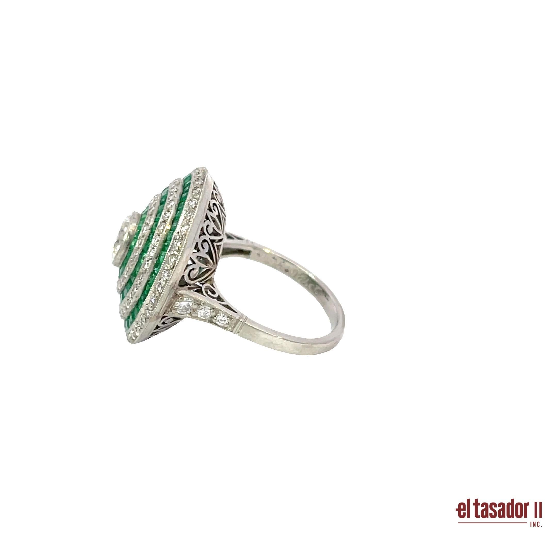 Art deco Platin Rund Diamant & Smaragd Ring im Zustand „Neu“ im Angebot in Aventura, FL