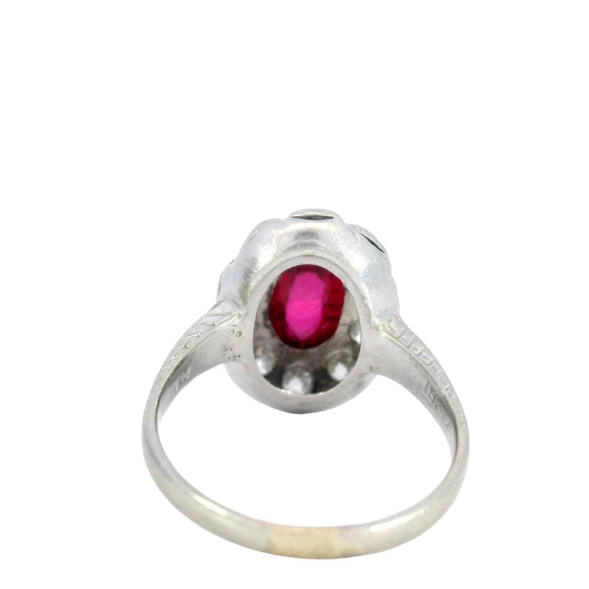 Art Deco Diamant-Rubin-Cluster-Ring aus Platin ~1.7 Karat (Art déco) im Angebot