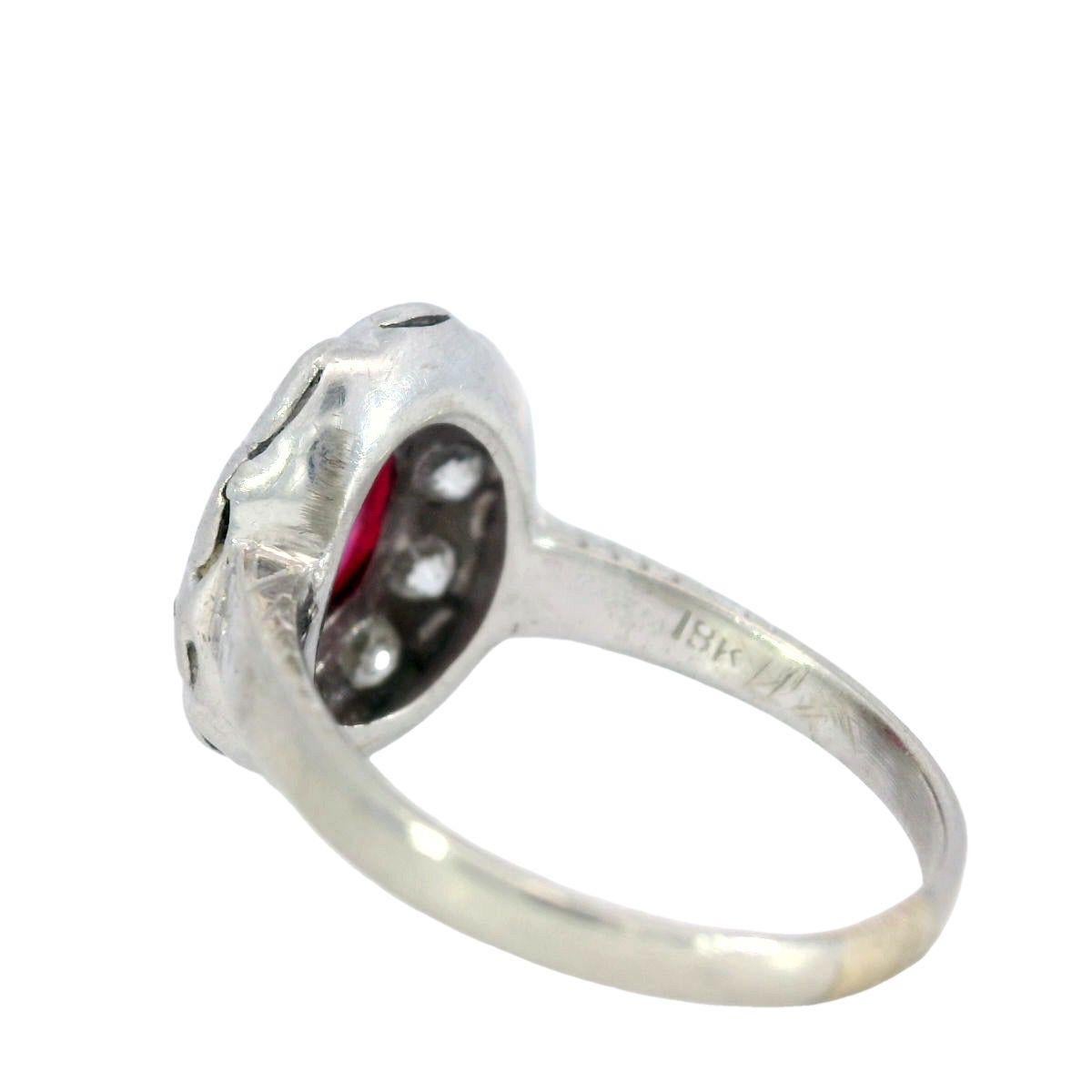 Art Deco Diamant-Rubin-Cluster-Ring aus Platin ~1.7 Karat (Cabochon) im Angebot