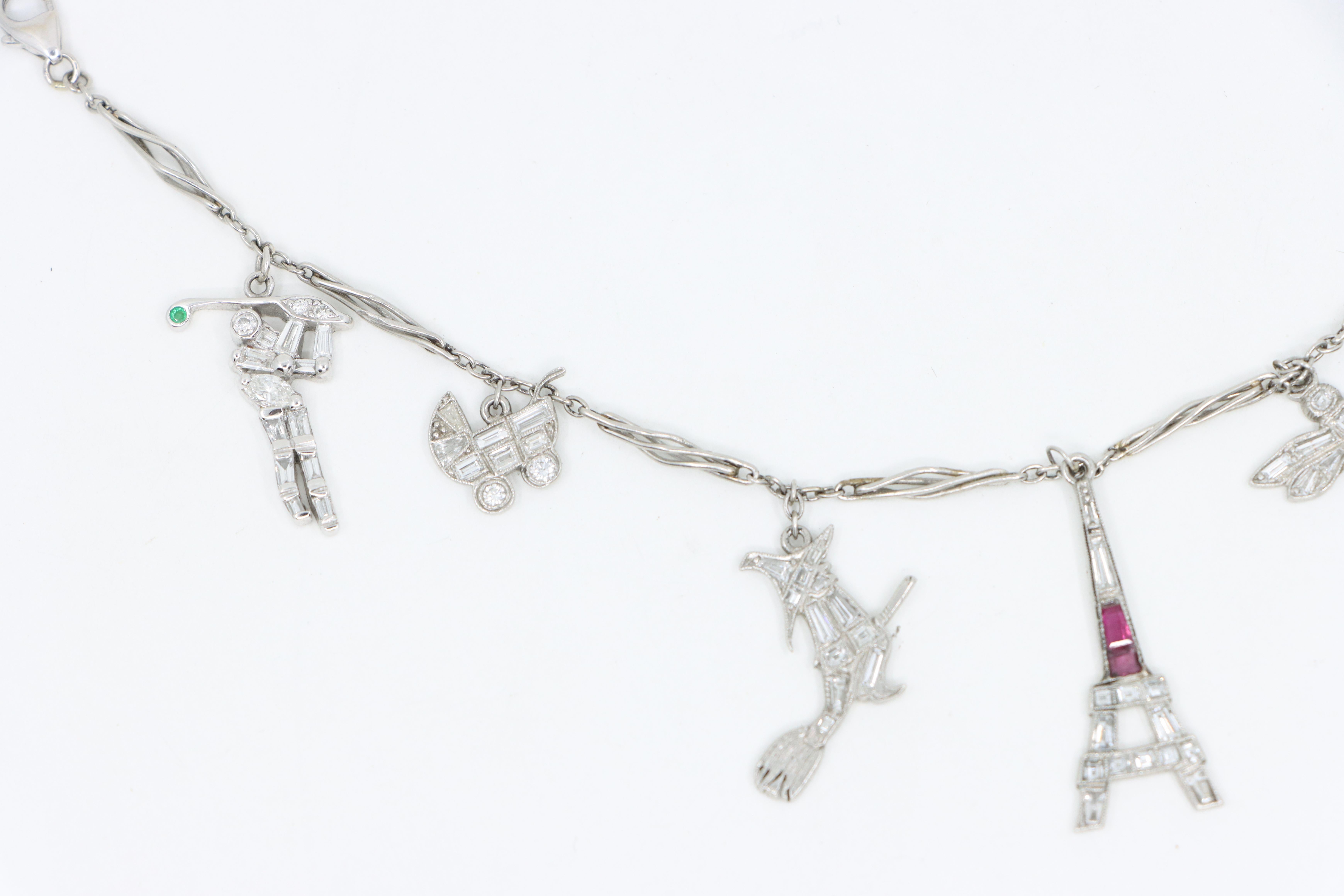 Art Deco Platin Rubin-Diamant-Charm-Armband im Angebot 1