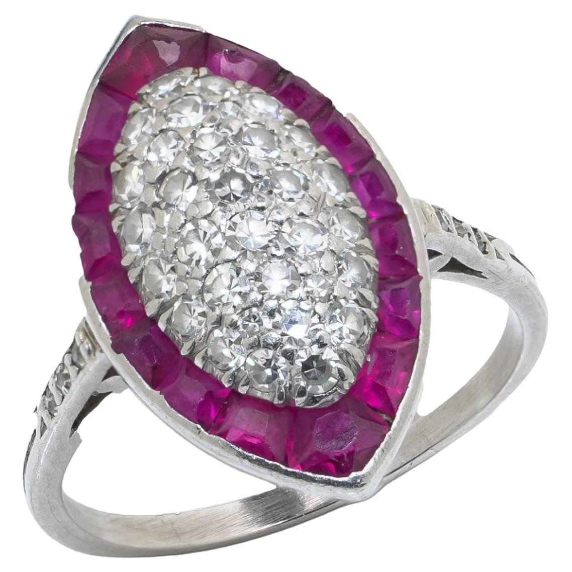 Bague Marquise Art Déco en platine avec rubis et diamants en vente