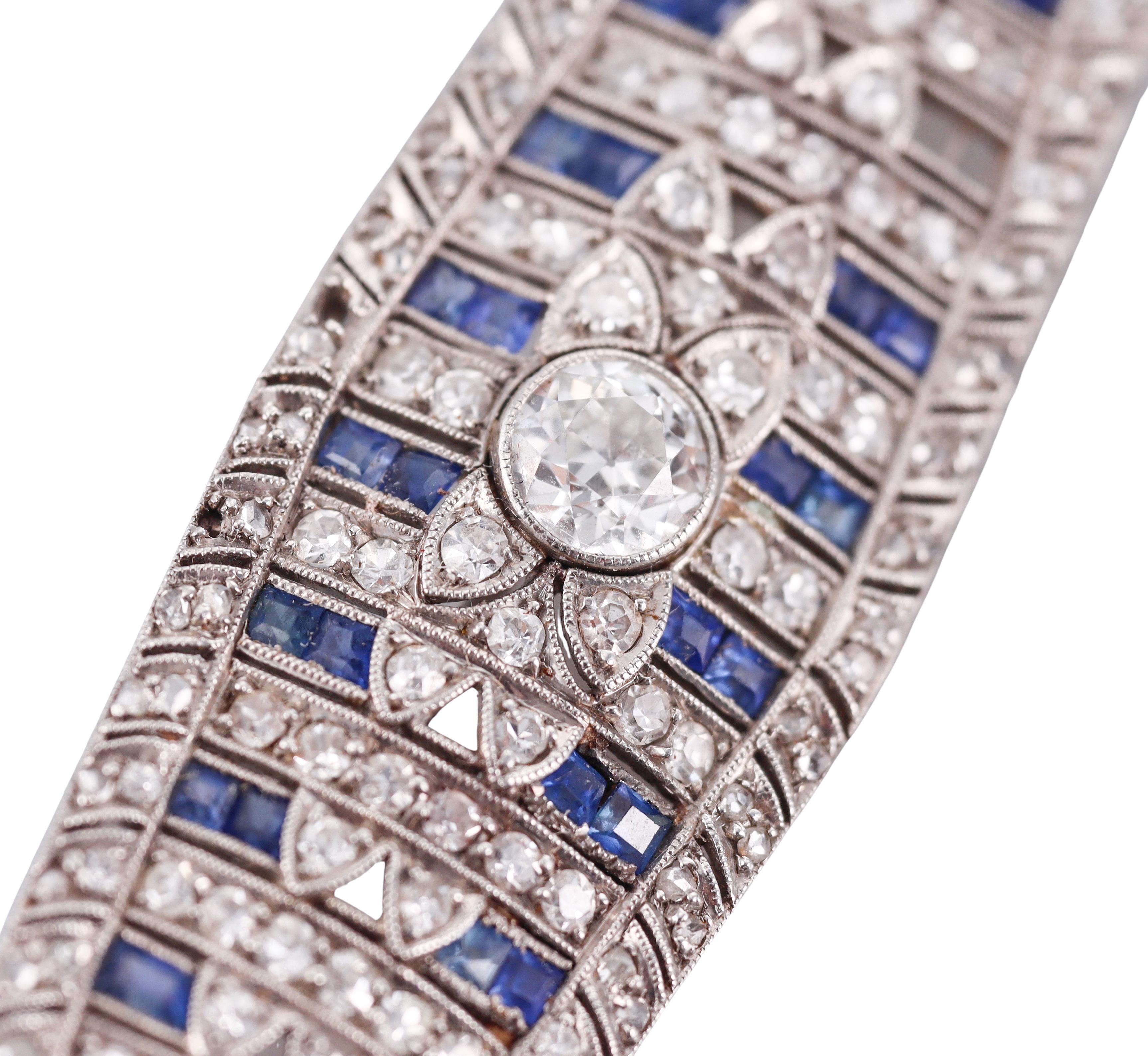 Round Cut Art Deco Platinum Sapphire Diamond Brooch For Sale