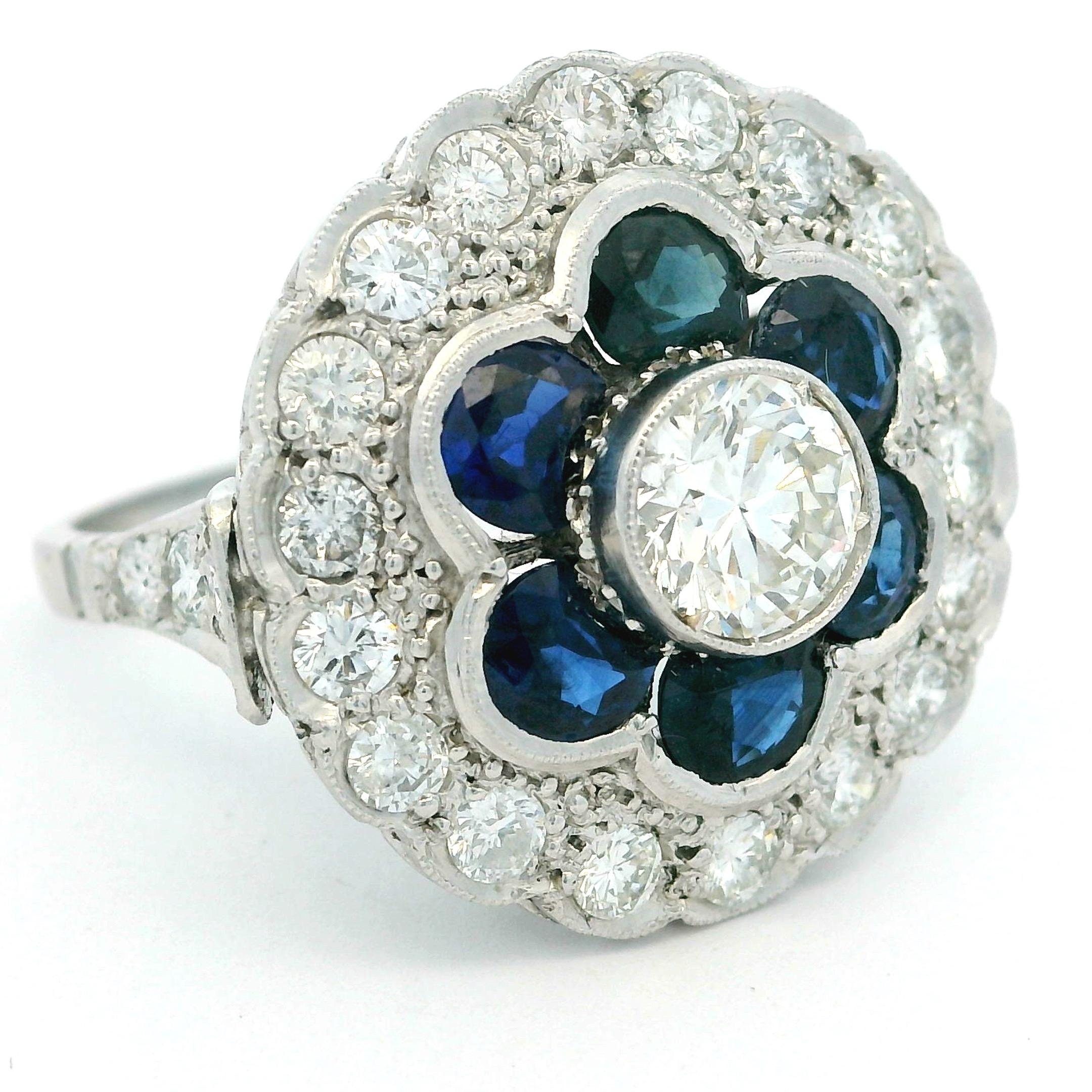 Art Deco Platin Saphir & Diamant Cluster Ring, um 1930 (Rundschliff) im Angebot