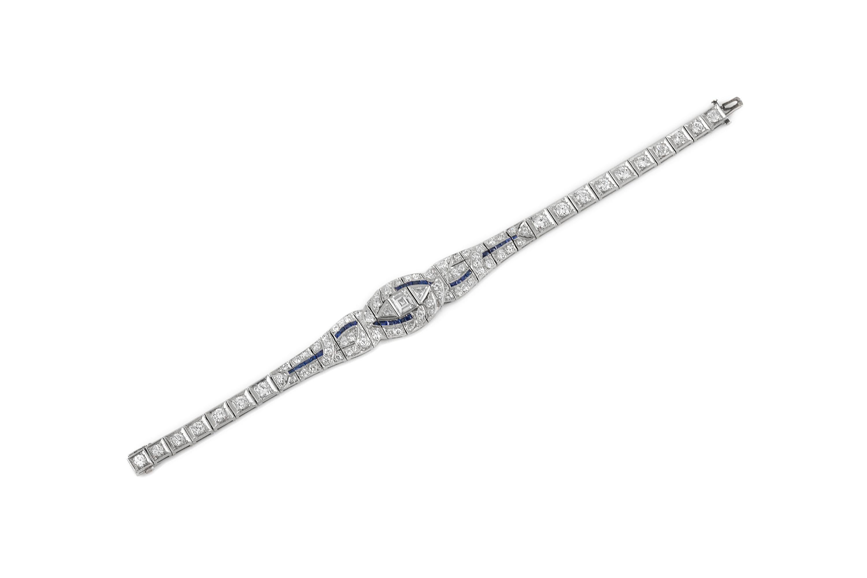 Das Armband ist fein in Platin mit Saphiren mit einem Gesamtgewicht von etwa 1,00 und Diamanten mit einem Gesamtgewicht von etwa 7,00 Karat gefertigt.
Farbe G/H
Klarheit VS1