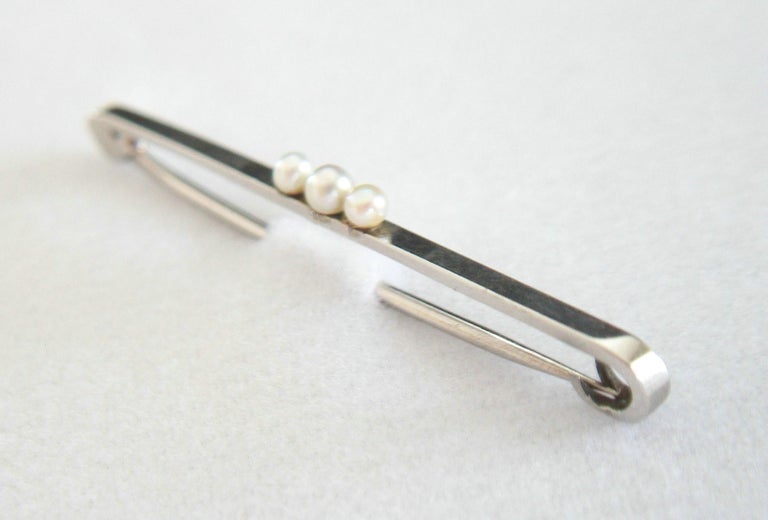 Art Deco Platinum & Seed Pearl Safety Pin Brooch - United States - Circa 1925 In Good Condition For Sale In Chatham, CA