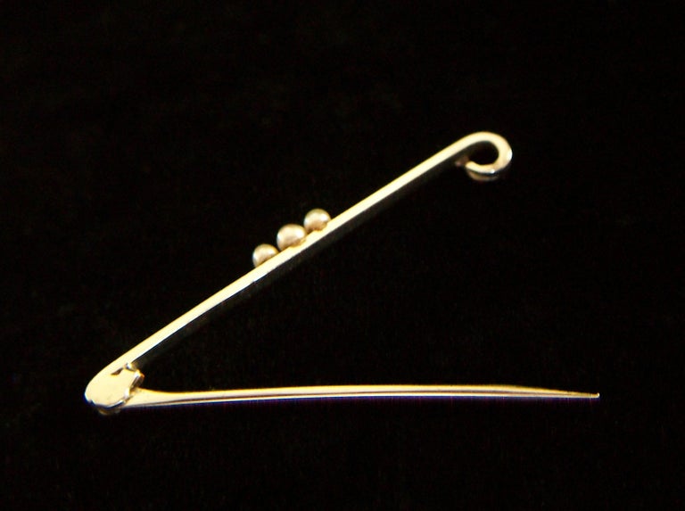 Art Deco Platinum & Seed Pearl Safety Pin Brooch - United States - Circa 1925 For Sale 3