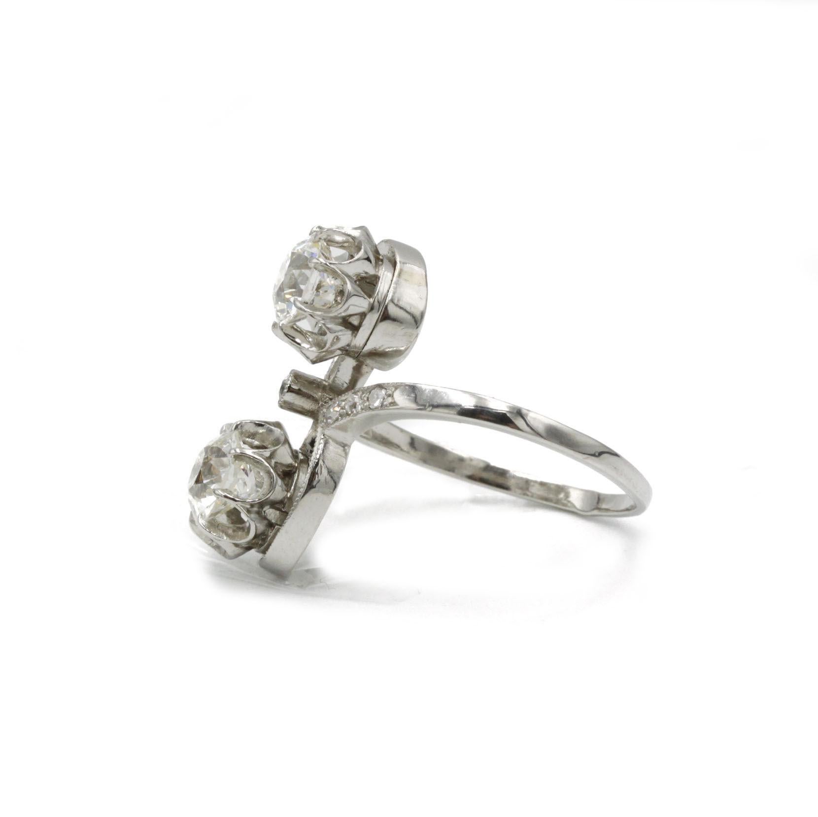 Art Deco Platin Toi et Moi Ring - 2×1.00 ct Diamanten im alten europäischen Schliff, Französisch (Alteuropäischer Schliff) im Angebot
