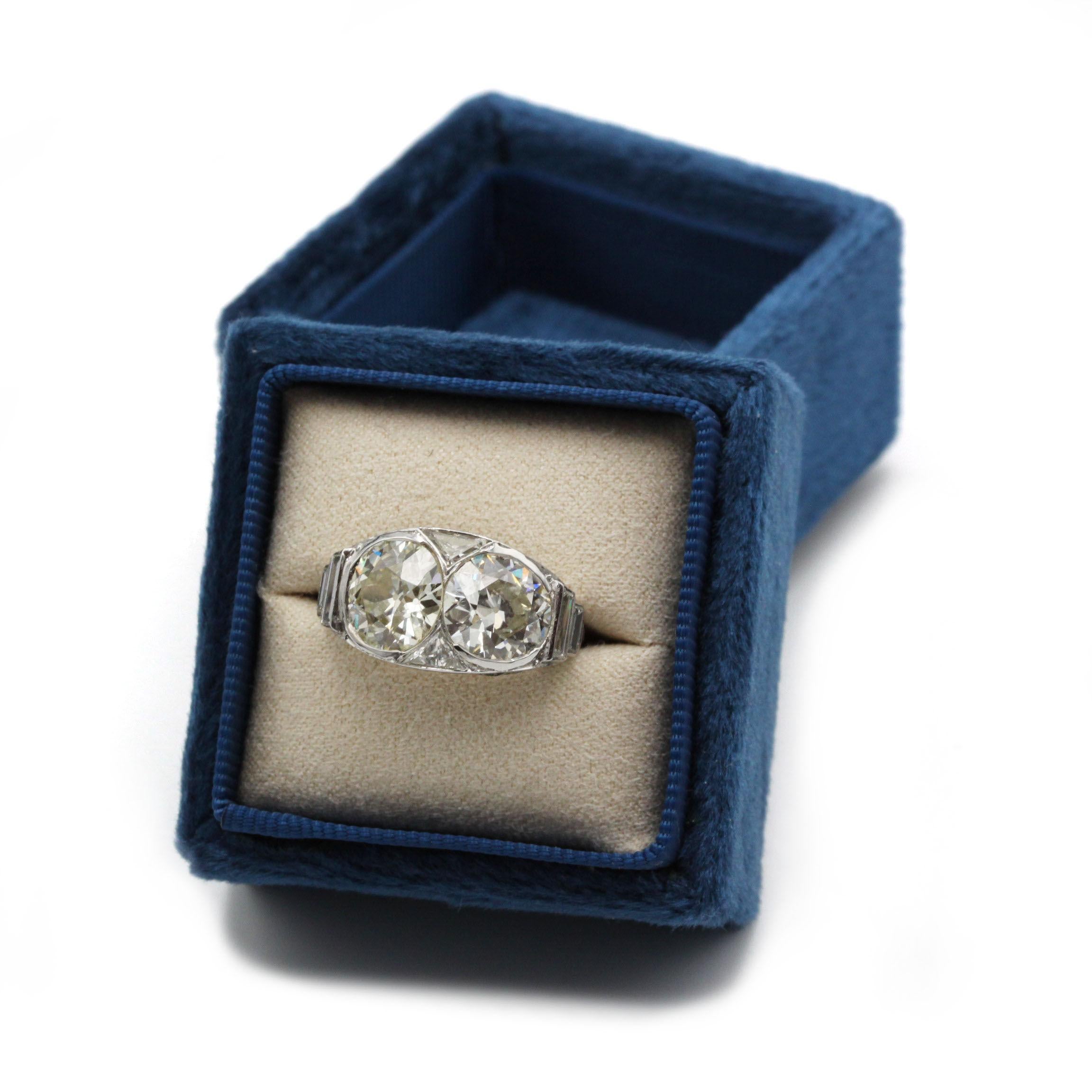 Bague Art déco à deux diamants de 5,27 carats au total, certifiée GIA en vente 1