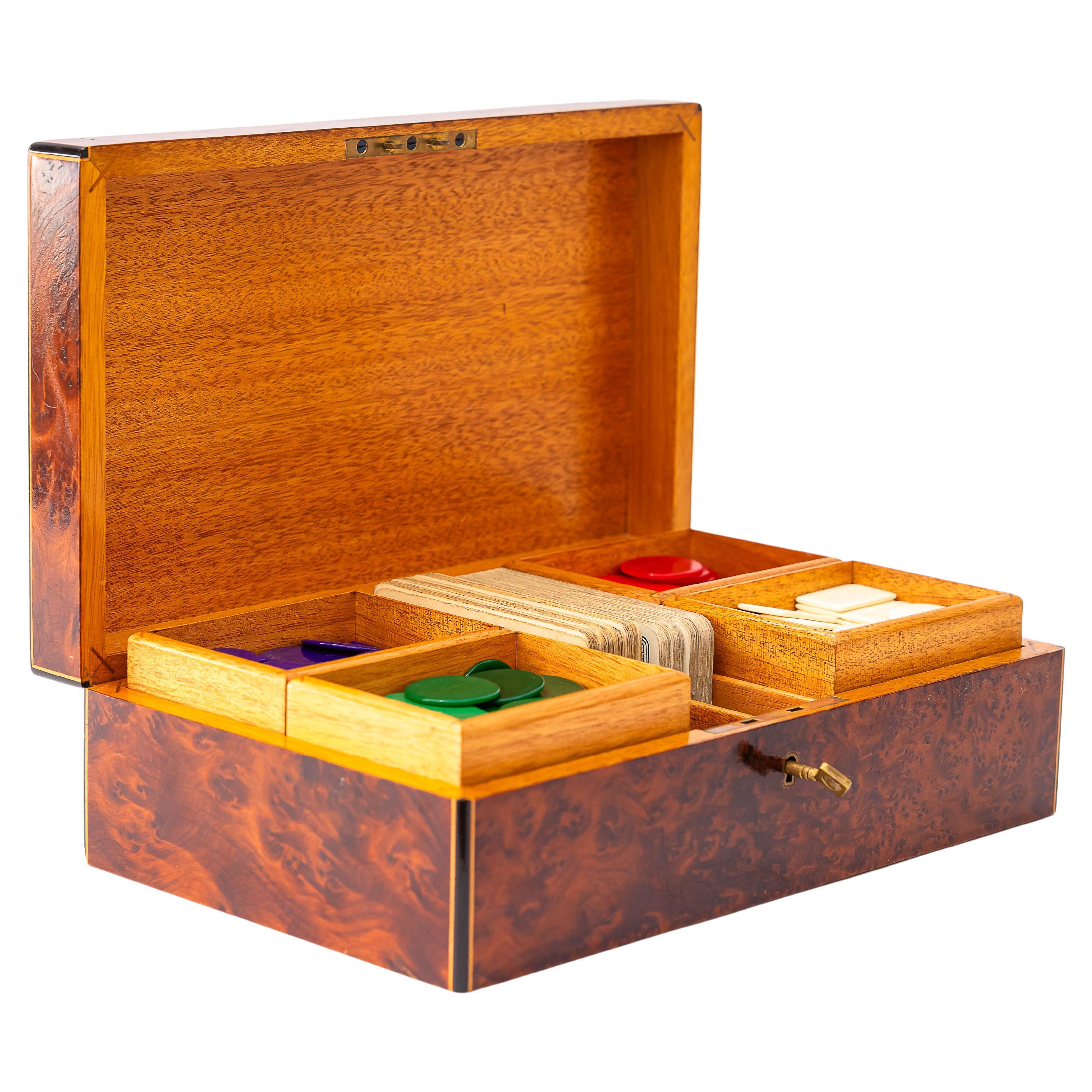 Boîte de jeu Art Déco en bois d'érable viennois des années 1920 en vente