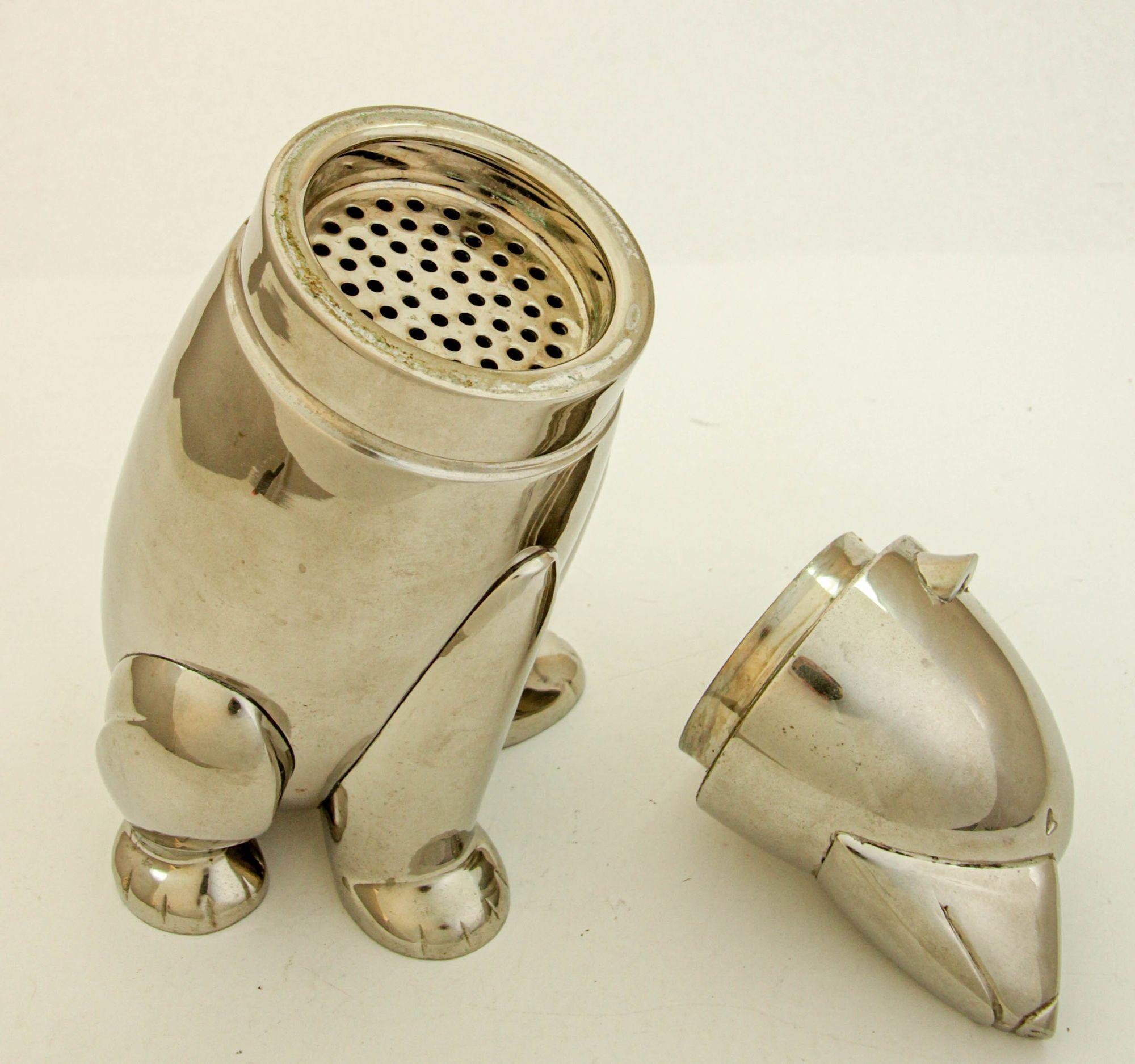 Shaker à cocktail figuratif Art Déco ours polaire chromé des années 1980 en vente 5