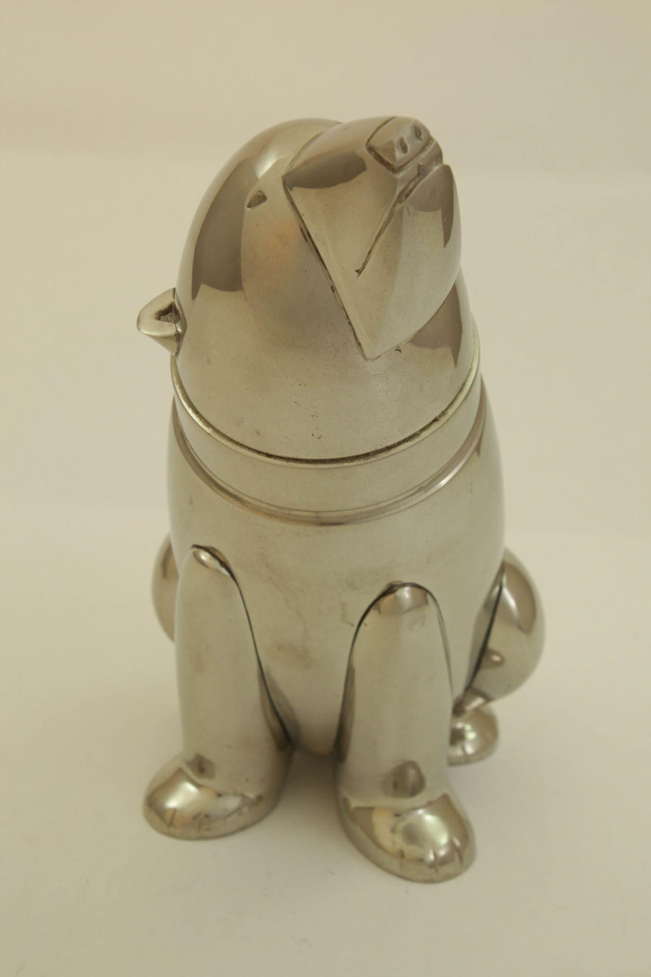 Shaker à cocktail figuratif Art Déco ours polaire chromé des années 1980 en vente 8