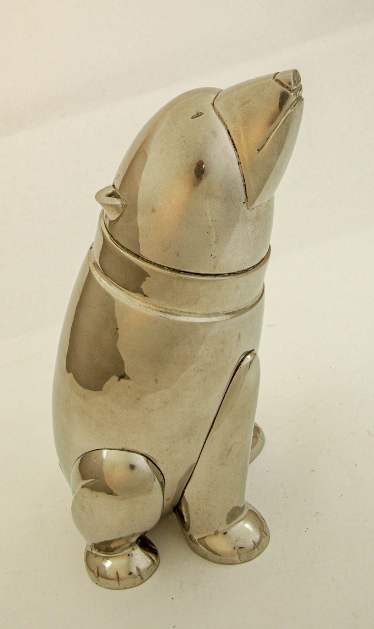 Shaker à cocktail figuratif Art Déco ours polaire chromé des années 1980 en vente 9