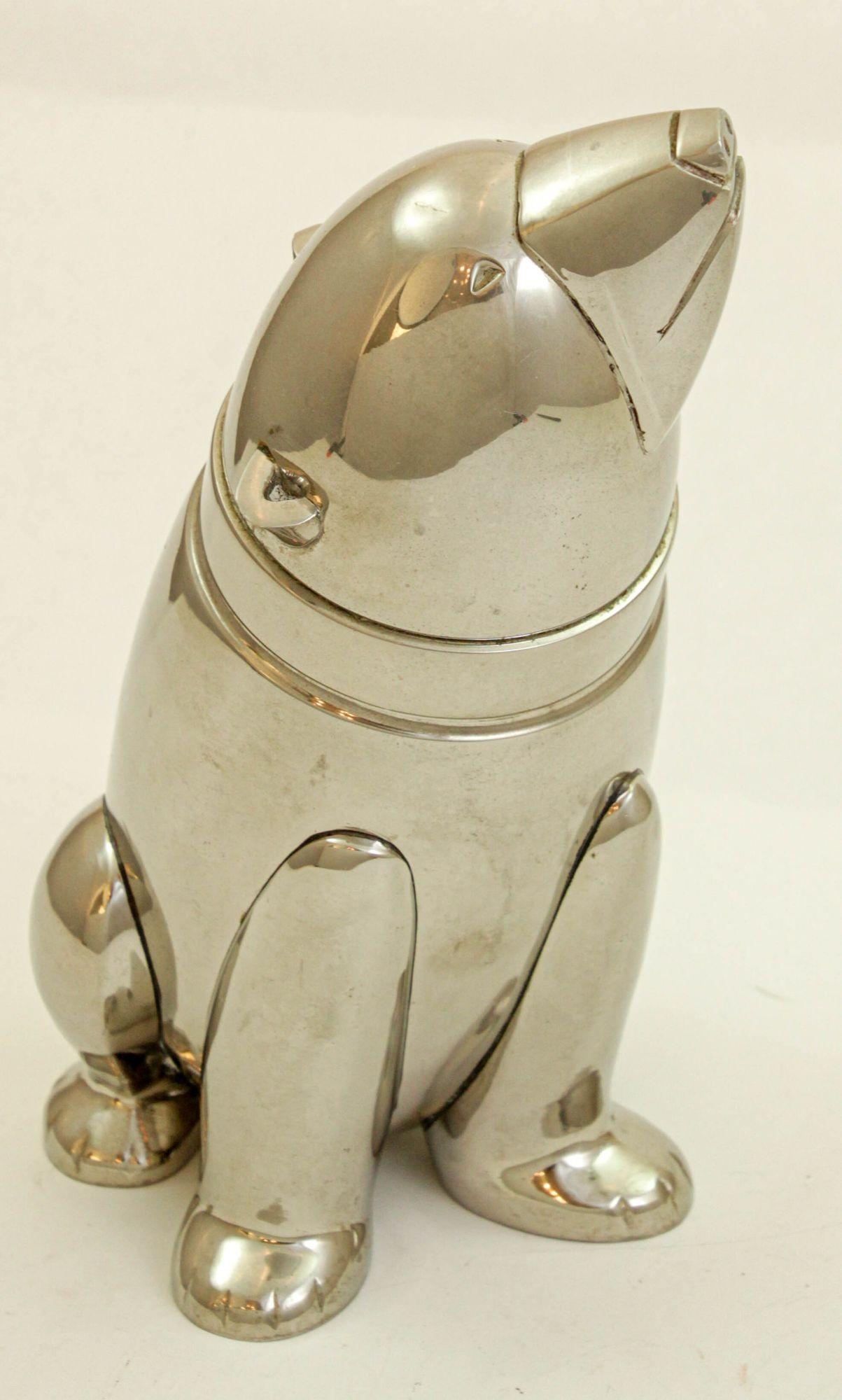 Shaker à cocktail figuratif Art Déco ours polaire chromé des années 1980 en vente 11