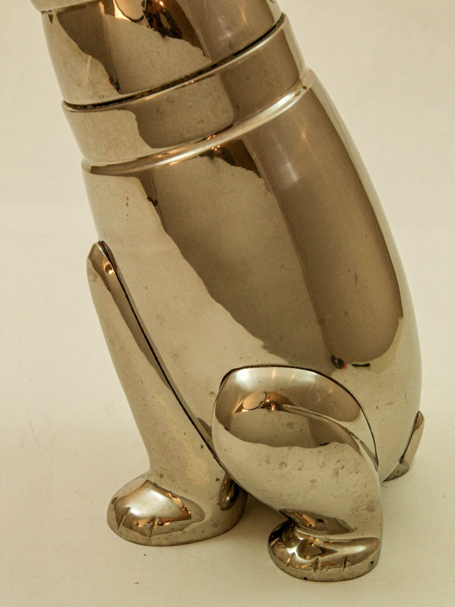 20ième siècle Shaker à cocktail figuratif Art Déco ours polaire chromé des années 1980 en vente