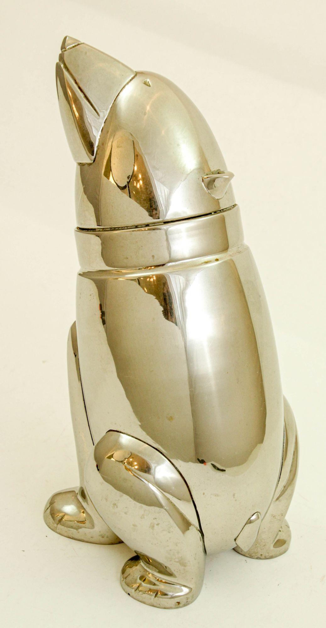 Aluminium Shaker à cocktail figuratif Art Déco ours polaire chromé des années 1980 en vente