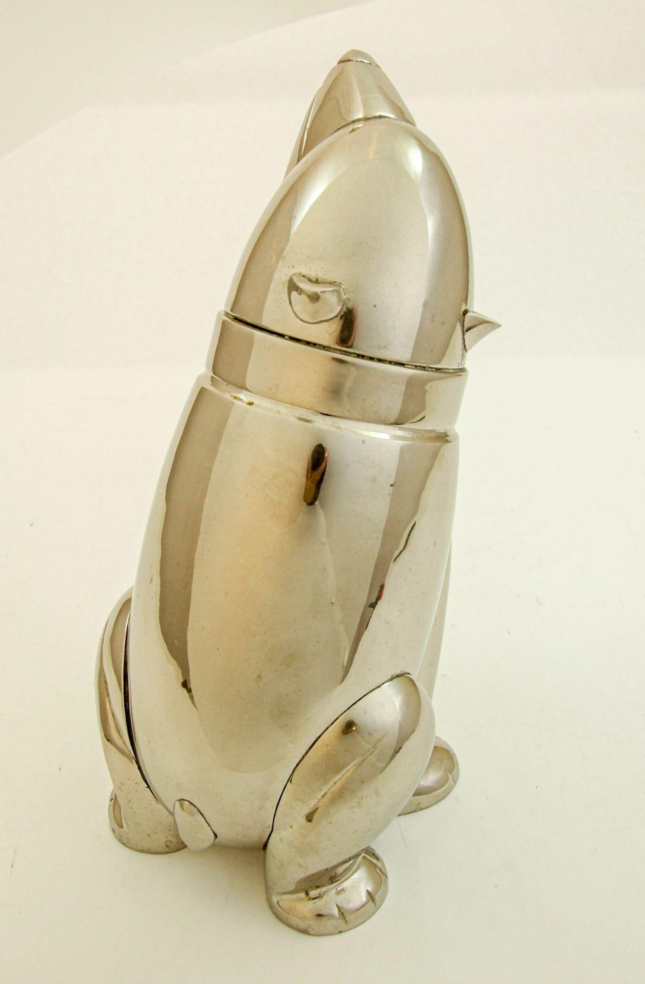 Shaker à cocktail figuratif Art Déco ours polaire chromé des années 1980 en vente 1