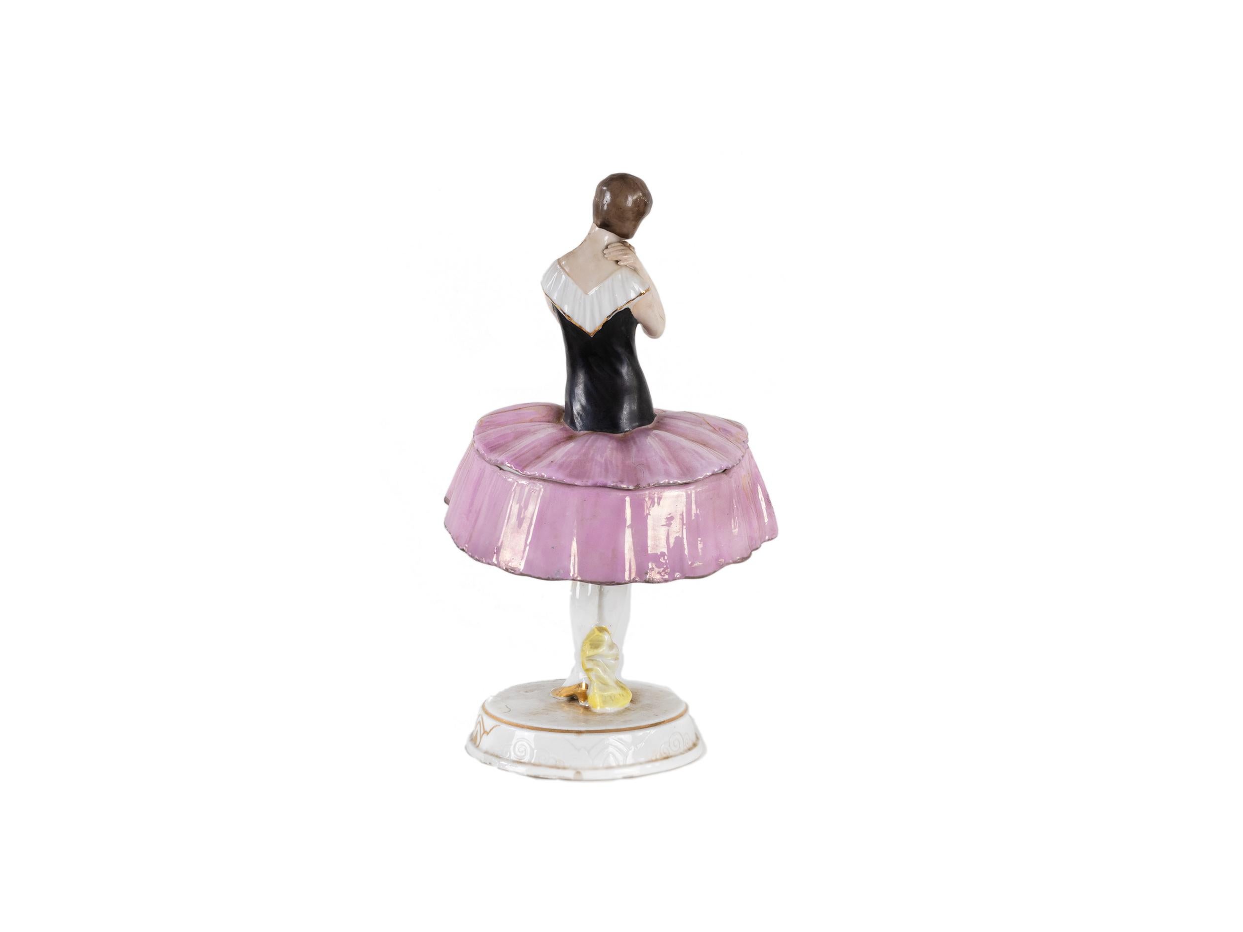 Boîte à bijoux de ballerine ou boîte à poudre Art déco, Allemagne, années 1930 État moyen - En vente à Lisbon, PT