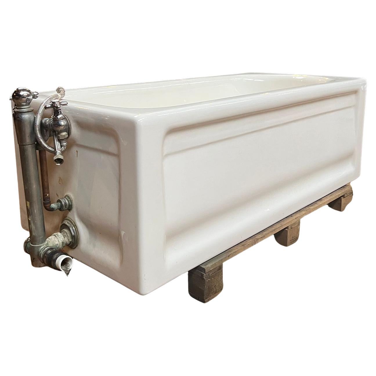 Art Deco Porcelain Bathtub, circa 1930